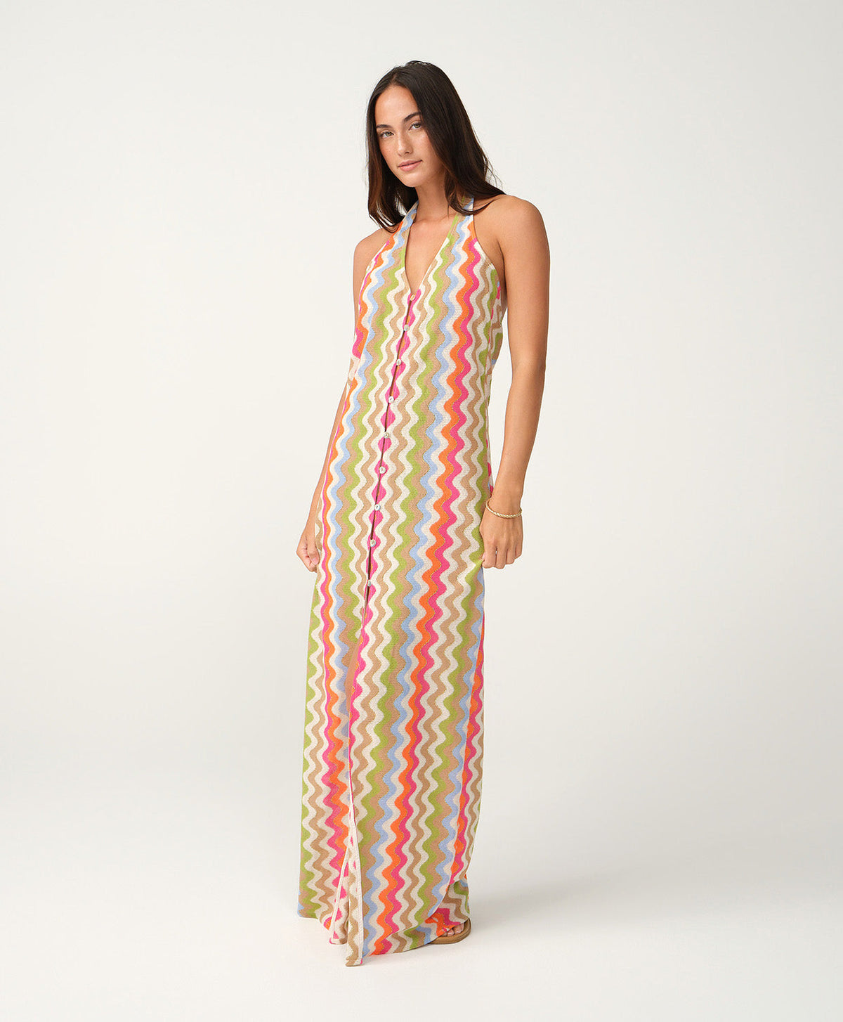 Multicolor zigzag strandjurk PQ Swim aan het model