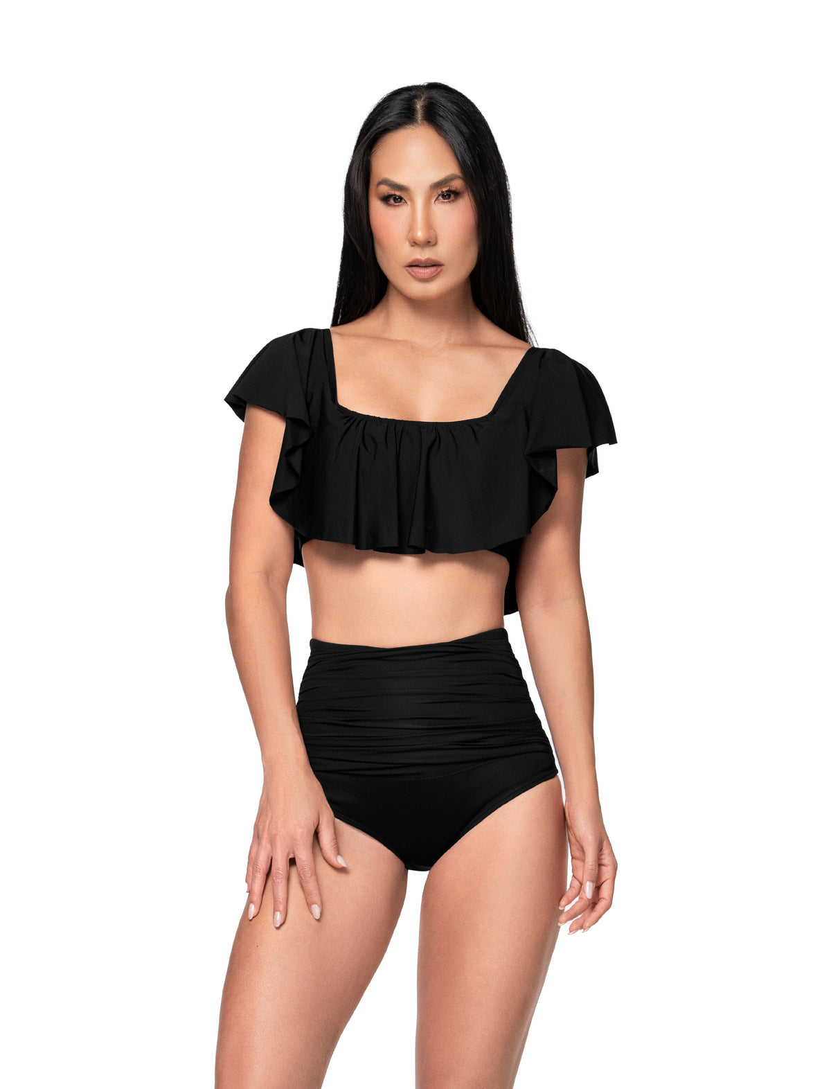 Haut de bikini noir à épaules dénudées Saman Swimwear porté, détail de la silhouette souple aux épaules