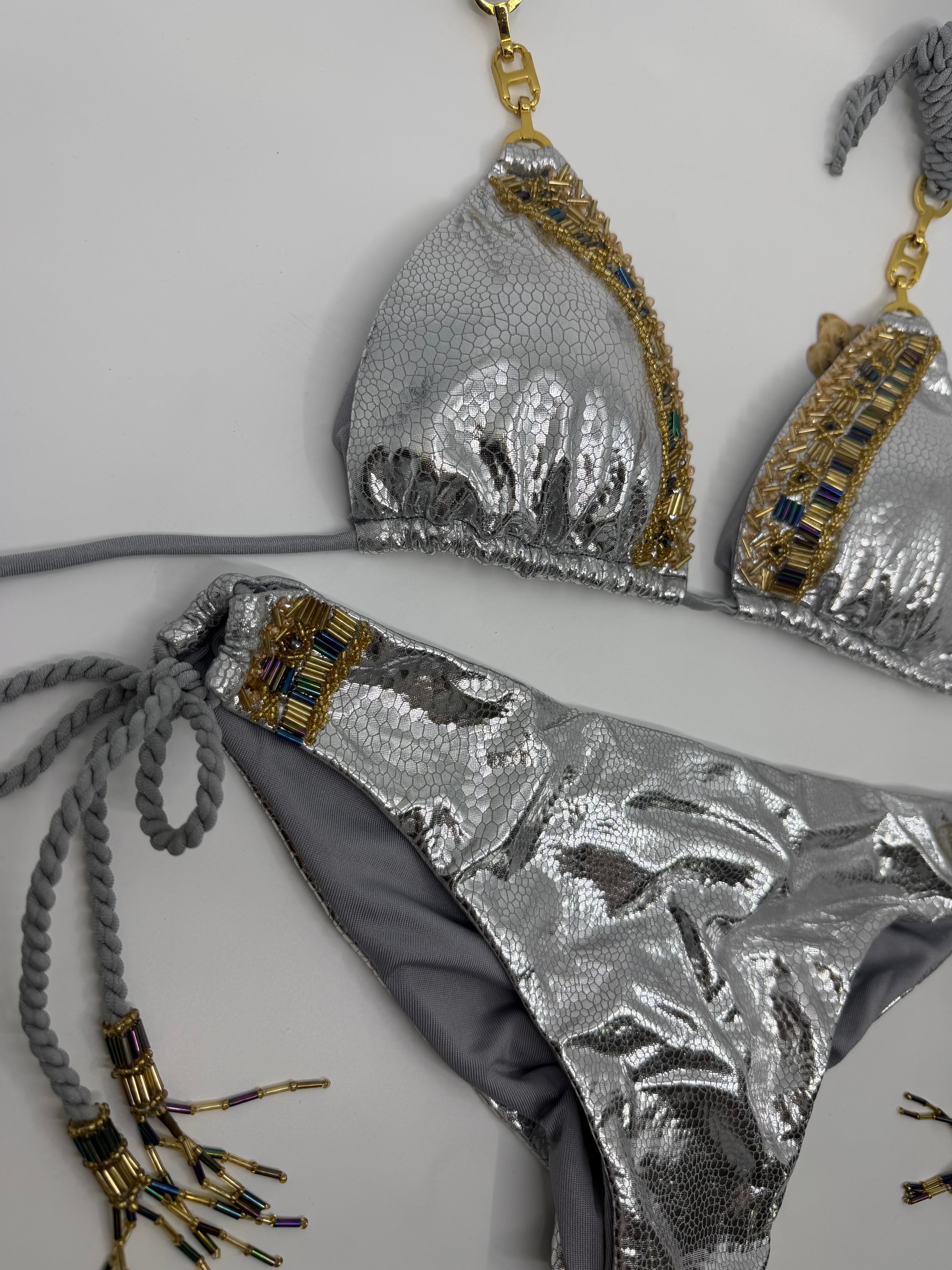 Zilveren bikini set van Saman Swimwear, topje en broekje - foto 2