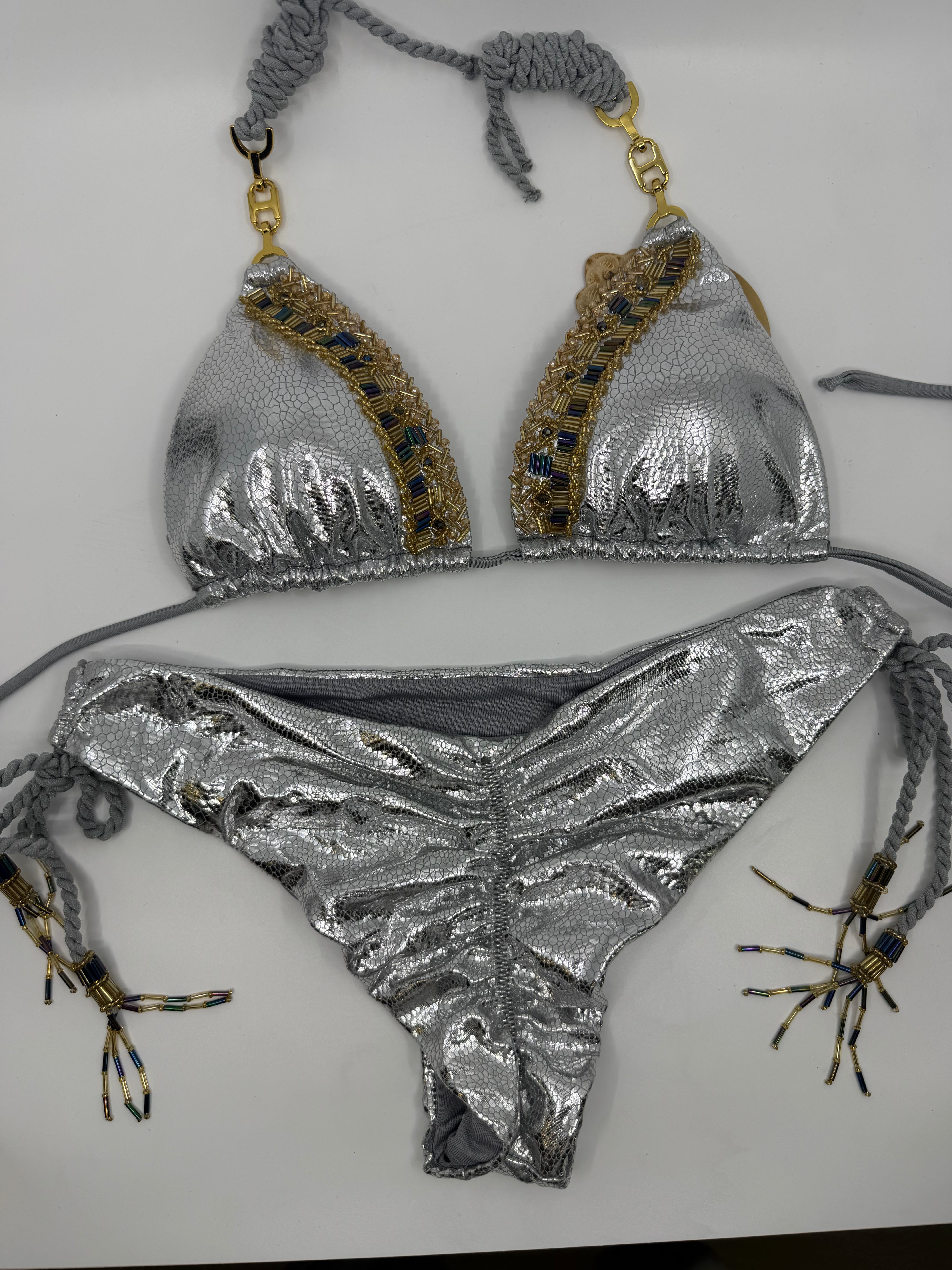 Zilveren bikini set van Saman Swimwear, topje en broekje - foto 4