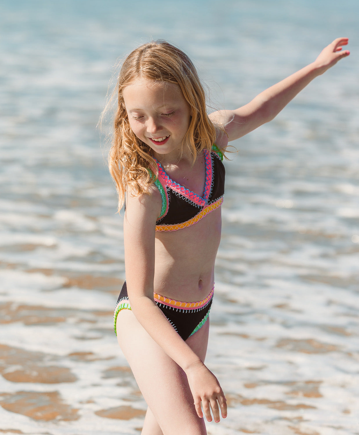 PQ Swim Kids Black Pearl Rainbow Geborduurd Bikini — lifestyle