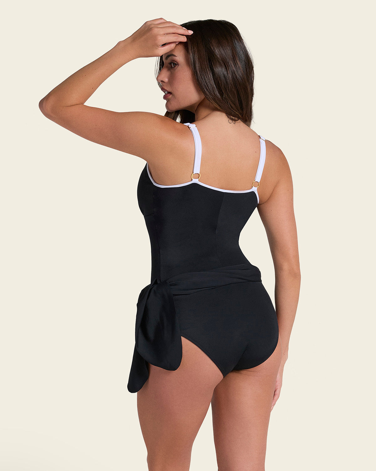 Costume modellante con gonnellina Multipurpose in nero di Leonisa - foto 6