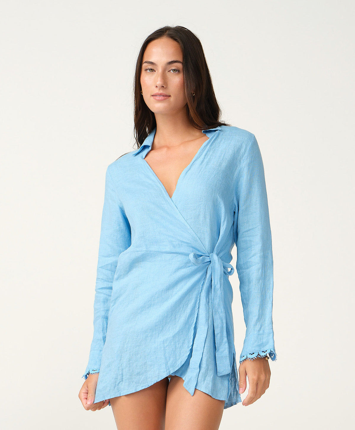 Lichtblauwe strandblouse PQ Swim met kanten manchetten