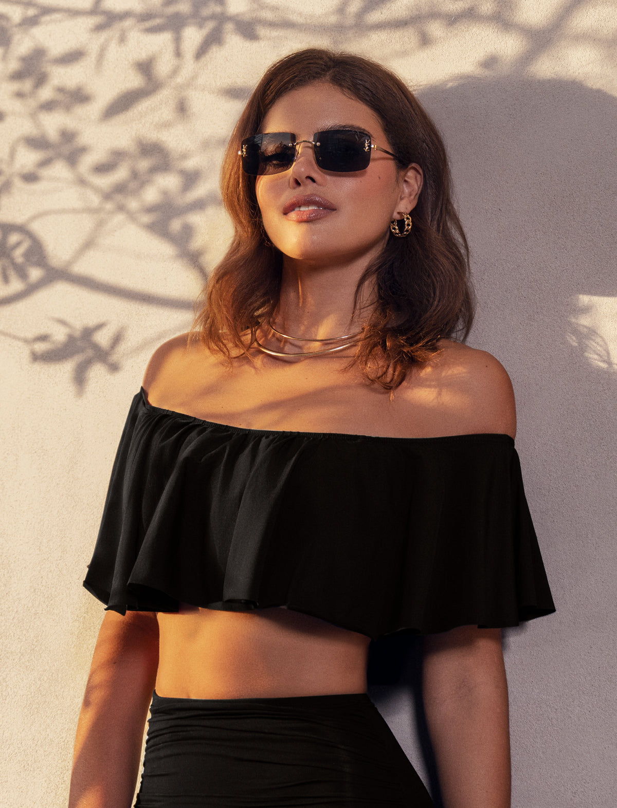 Haut de bikini noir à épaules dénudées avec coques amovibles de Saman Swimwear, packshot